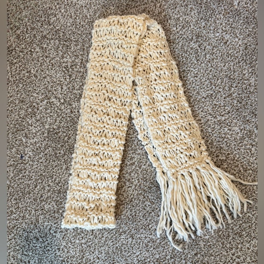 Vintage Y2K Cream Open Weave Scarf with Tassels